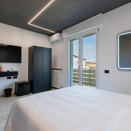 Modern Apartment - Borgo Roma 4*